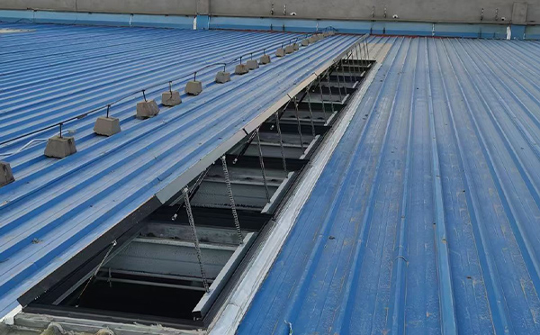 某城市大型商业综合体中庭同心排烟窗工程