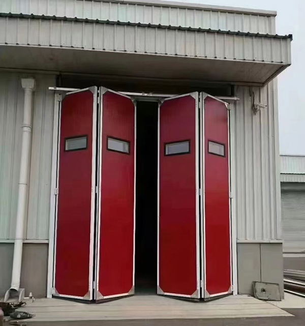 同心工业折叠门在大型装配车间出入口的应用实例